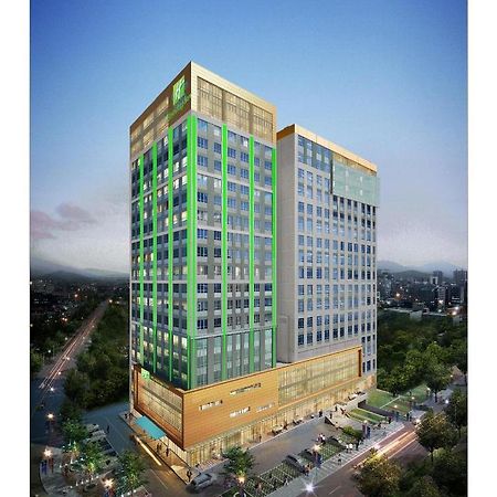 Holiday Inn Ulaanbaatar By Ihg Exterior foto